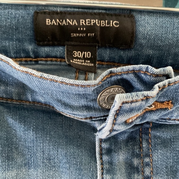 Distressed Banana Republic capris/ankle jeans - Picture 3 of 3